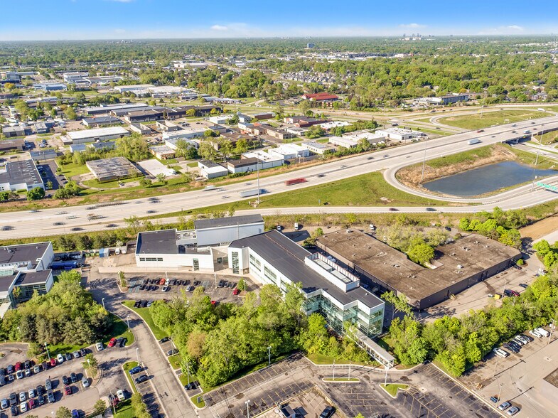 2716 Daley Dr, Troy, MI à vendre - Photo du bâtiment - Image 3 de 4