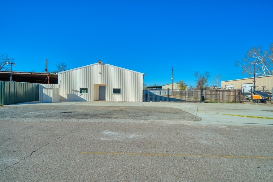 9206 Thomasville Dr, Houston, TX for sale - Building Photo - Image 2 of 24