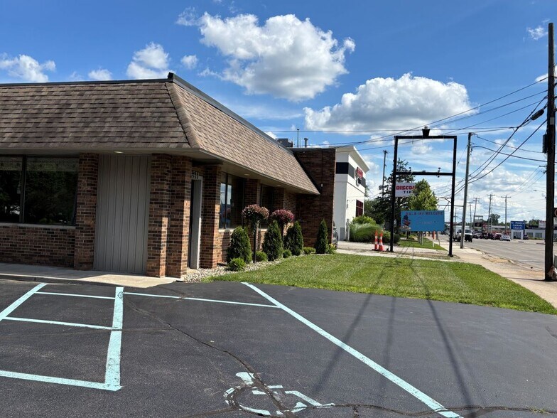 4311-4323 S Westnedge Ave, Kalamazoo, MI à vendre - Photo du bâtiment - Image 2 de 9