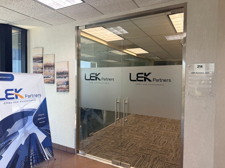 4725 Mercury St, San Diego, CA for lease - Building Photo - Image 3 of 11