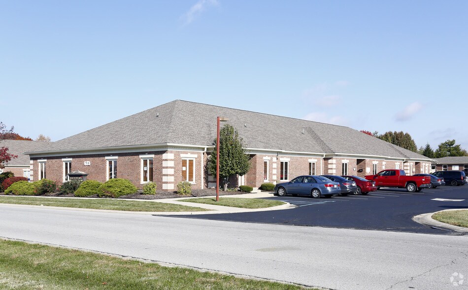 633 Library Park Dr, Greenwood, IN à louer - Photo du bâtiment - Image 3 de 9