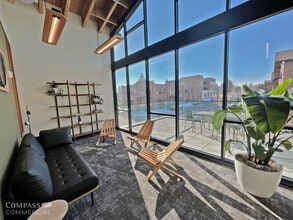 2838 NW Crossing Dr, Bend, OR à louer Photo intérieure- Image 1 de 3