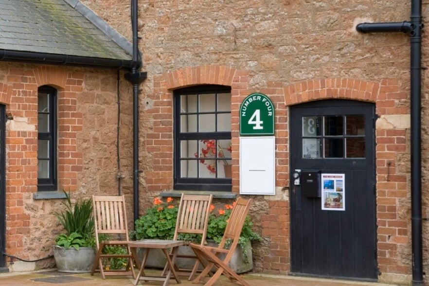 South Farm Rd, Budleigh Salterton à louer - Photo du bâtiment - Image 2 de 3