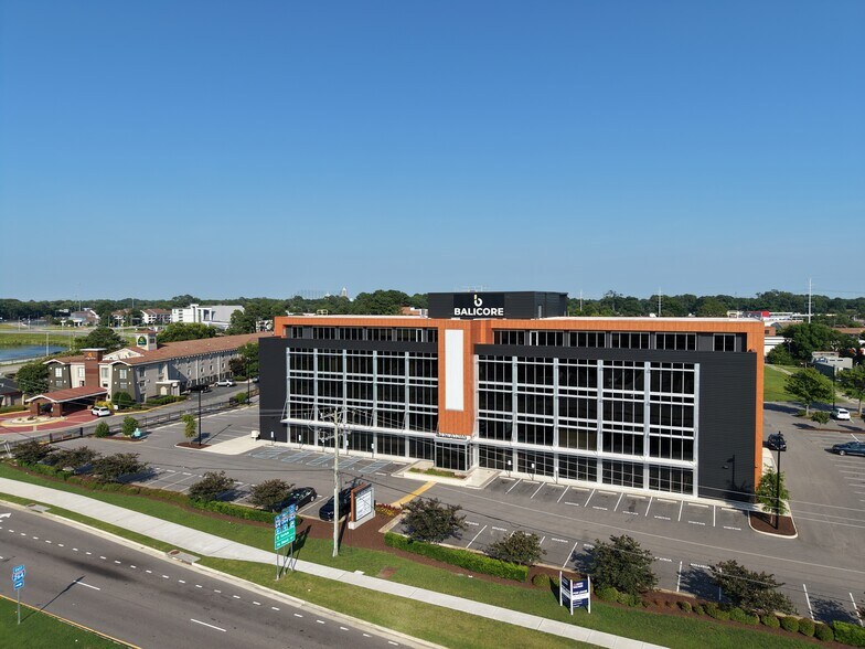 160 Newtown Rd, Virginia Beach, VA à louer - Photo du bâtiment - Image 2 de 16