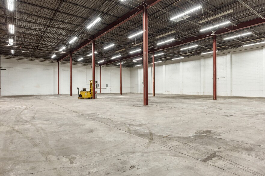 3944 Auburn St, Rockford, IL for lease - Building Photo - Image 2 of 50