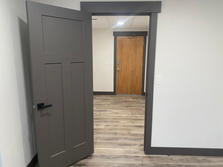 6936 Promenade Dr, Salt Lake City, UT à louer - Photo du bâtiment - Image 2 de 10