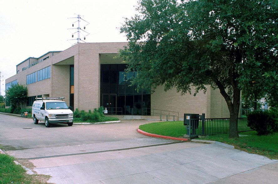 8181 N Stadium Dr, Houston, TX à louer - Photo du bâtiment - Image 2 de 11