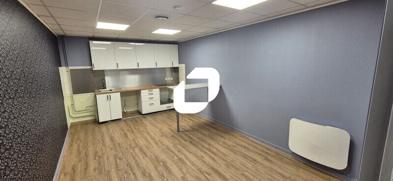 Office in Beaumont-sur-Oise for lease - Interior Photo - Image 2 of 6