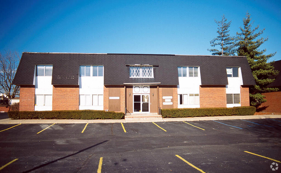 33300 Warren Rd, Westland, MI for lease - Building Photo - Image 2 of 9