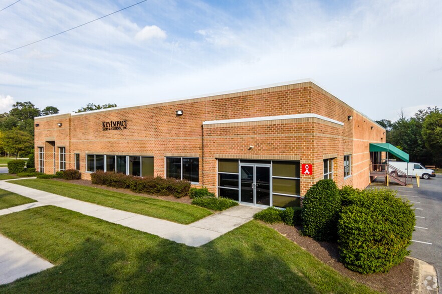 1701 Crossroads Dr, Odenton, MD à louer - Photo du bâtiment - Image 2 de 5