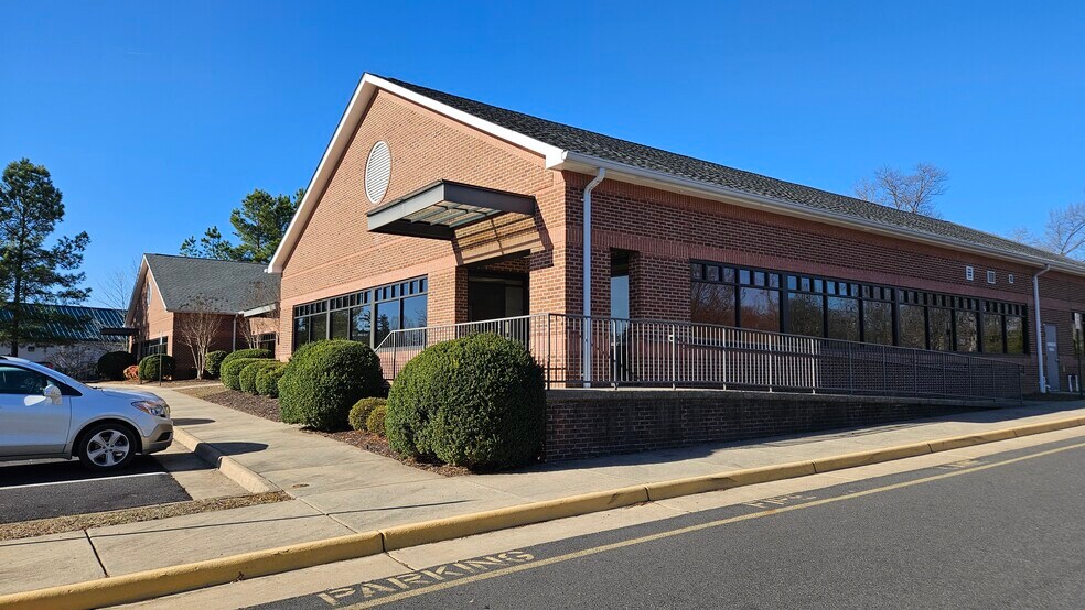 4545 Empire Ct, Fredericksburg, VA à louer - Photo du bâtiment - Image 1 de 1