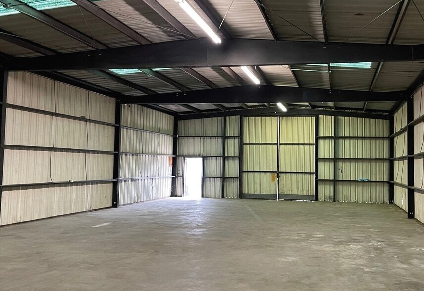 531 N Marine Ave, Wilmington, CA for sale - Interior Photo - Image 2 of 11