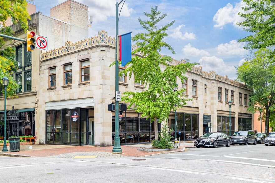 424 E Grace St, Richmond, VA à louer - Photo du bâtiment - Image 1 de 145