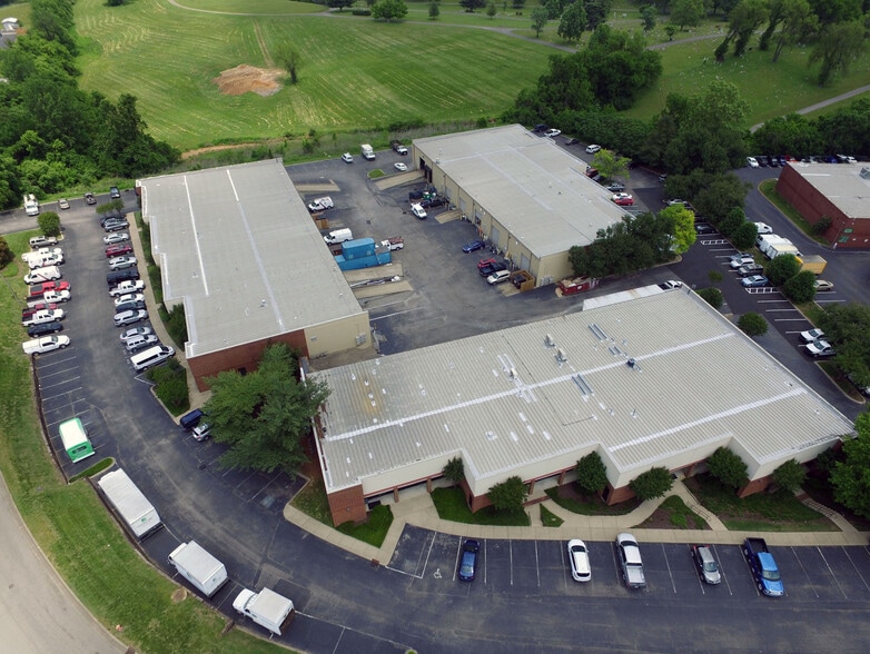 820 Fesslers Pky, Nashville, TN à louer - Photo du bâtiment - Image 3 de 4