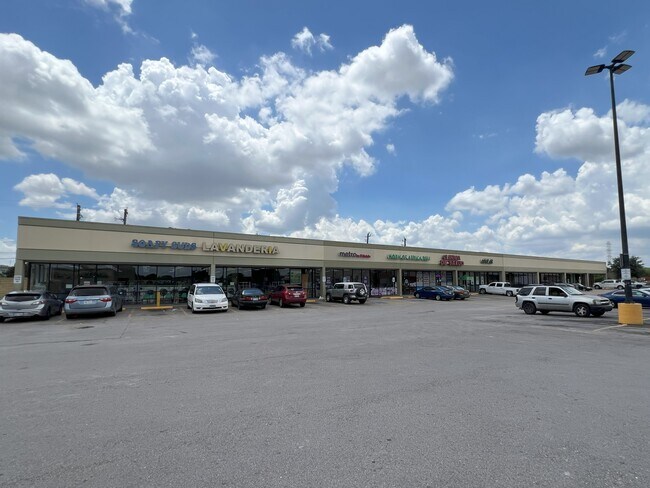 Plus de détails pour 5900-5990 Renwick Dr, Houston, TX - Commerce de détail à louer