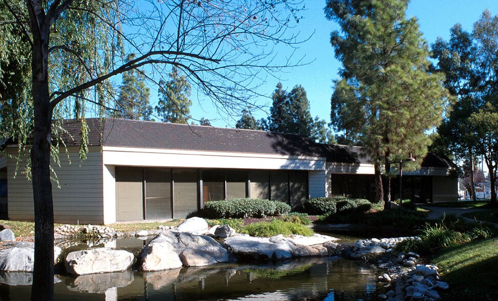 Rosemead Springs Office Park portefeuille de 7 propriétés à vendre sur LoopNet.ca - Photo du bâtiment - Image 3 de 12