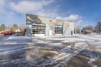 166 W Main St, Hillsborough, NH à vendre Photo intérieure- Image 1 de 12