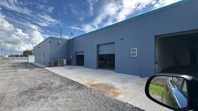 10300 Us Highway 19 N, Pinellas Park, FL à louer Photo du bâtiment- Image 1 de 11