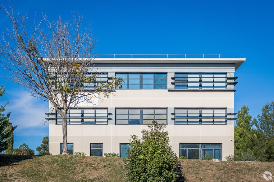 320 Avenue Archimède, Aix-en-Provence à louer - Photo du bâtiment - Image 3 de 4