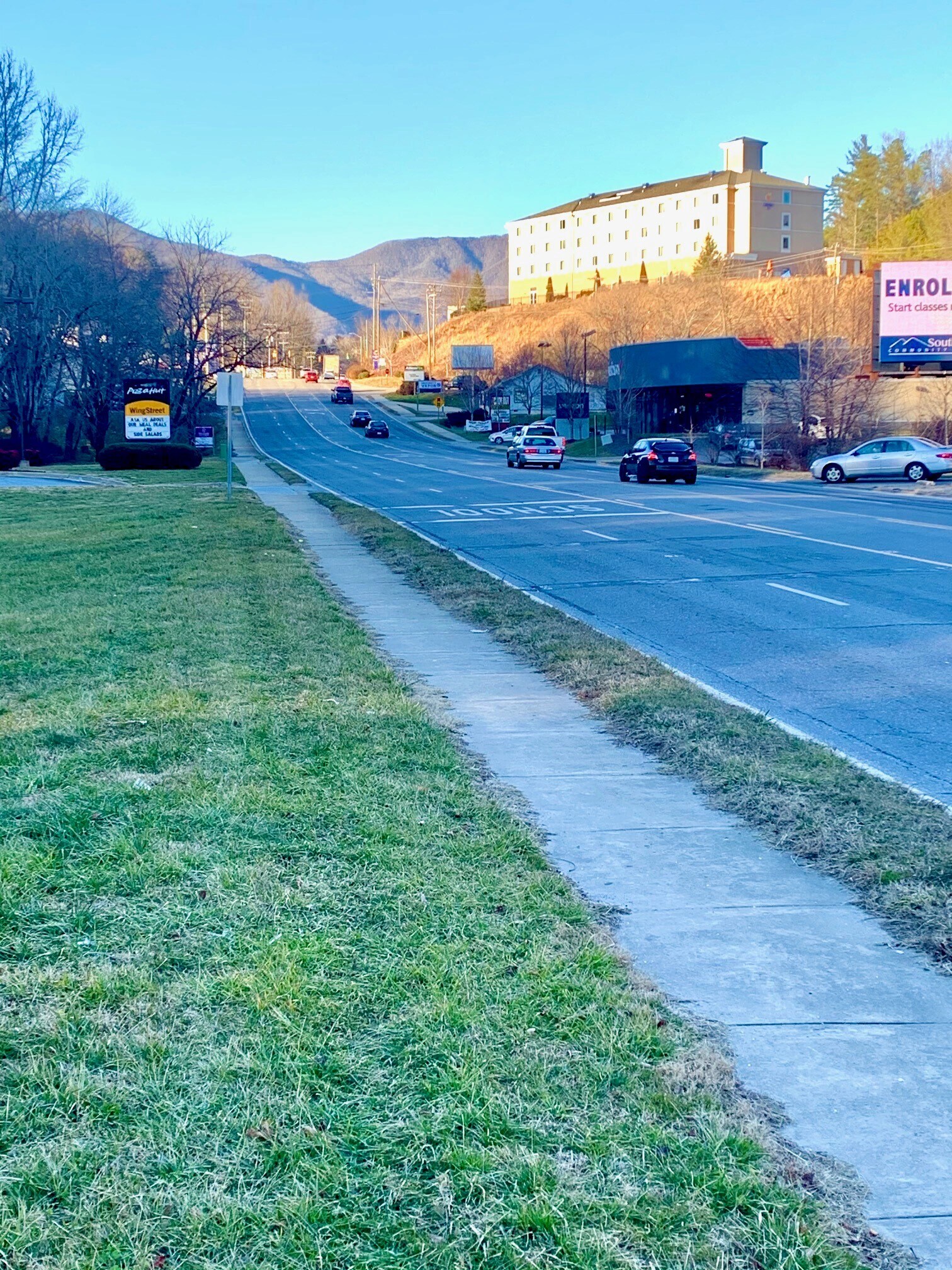 32 Chaparral Dr, Sylva, NC for sale Primary Photo- Image 1 of 7