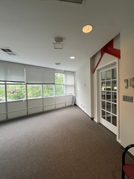 11 Talcott Notch Rd, Farmington, CT for lease - Building Photo - Image 2 of 14
