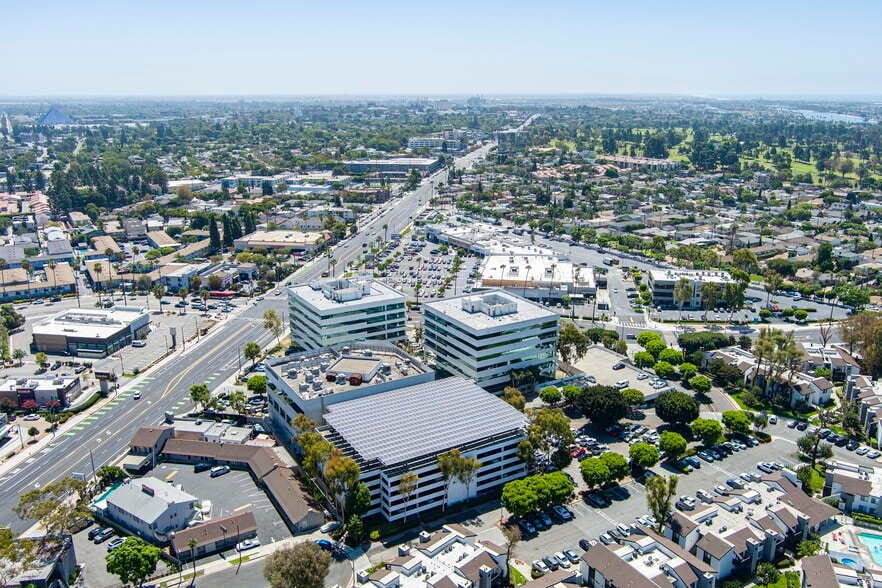 4500-4510 E Pacific Coast Highway portfolio of 2 properties for sale on LoopNet.ca - Building Photo - Image 1 of 31