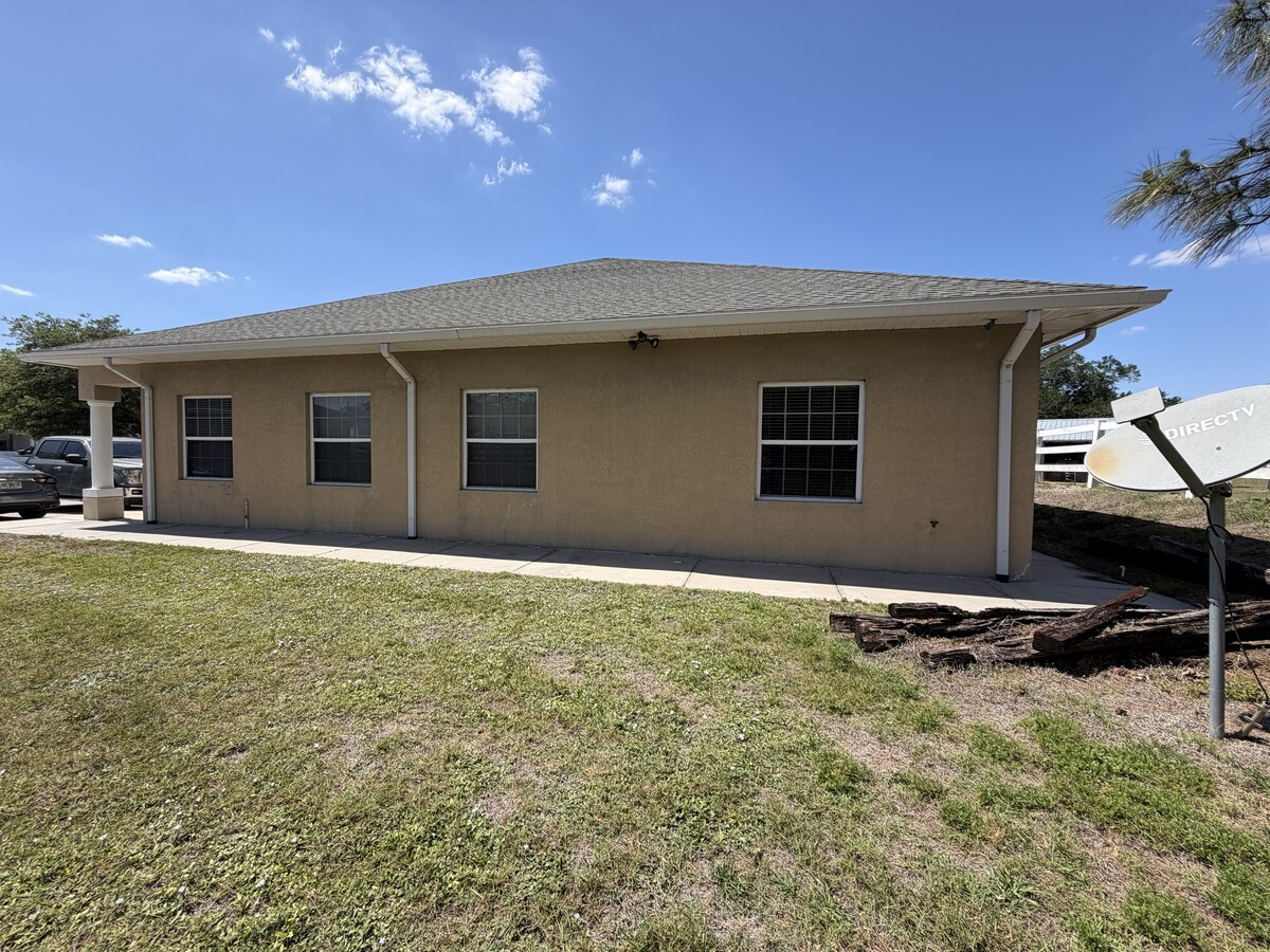 11956-11962 Balm Riverview Rd, Riverview, FL 33569 - Unité 11956-8 - - Photo intérieure - Image 2 of 5