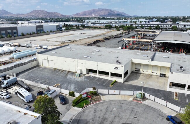Plus de détails pour 169 W Mindanao St, Bloomington, CA - Industriel à vendre