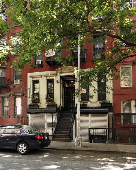 417 E 9th St, New York, NY à vendre - Photo du bâtiment - Image 3 de 13