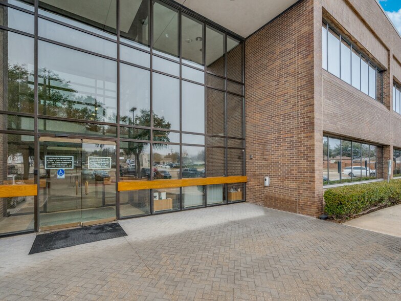4100 W 15th St, Plano, TX à vendre - Photo du bâtiment - Image 2 de 13