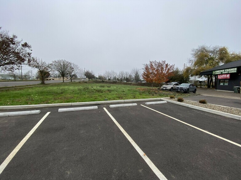 739 SE 9th Ave, Albany, OR à vendre - Photo du bâtiment - Image 2 de 3