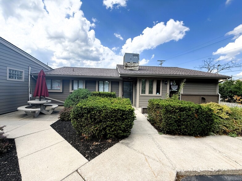 5685 Highland Rd, Waterford, MI for sale - Building Photo - Image 3 of 32