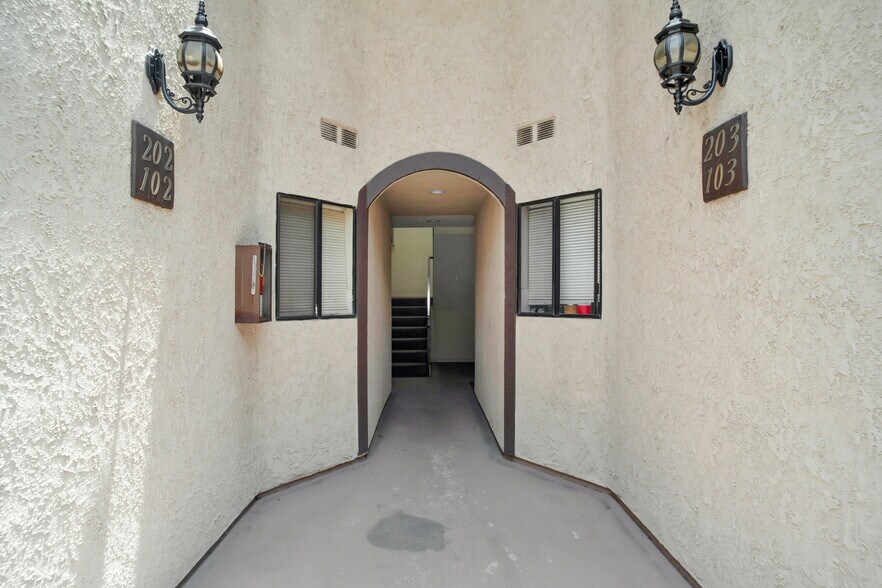 1207 N Columbus Ave, Glendale, CA à vendre - Photo du bâtiment - Image 3 de 38