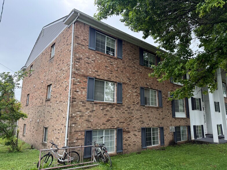 44 E Willow St, Monroe, MI à vendre - Photo du bâtiment - Image 2 de 7