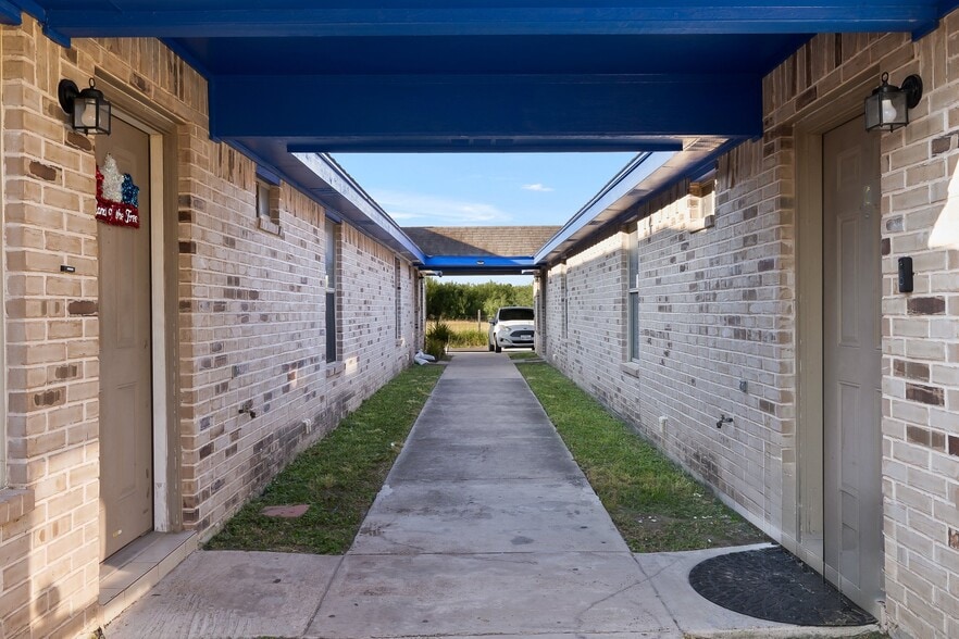 3115 E Diamondhead Ave, Alton, TX à vendre - Photo du bâtiment - Image 3 de 12