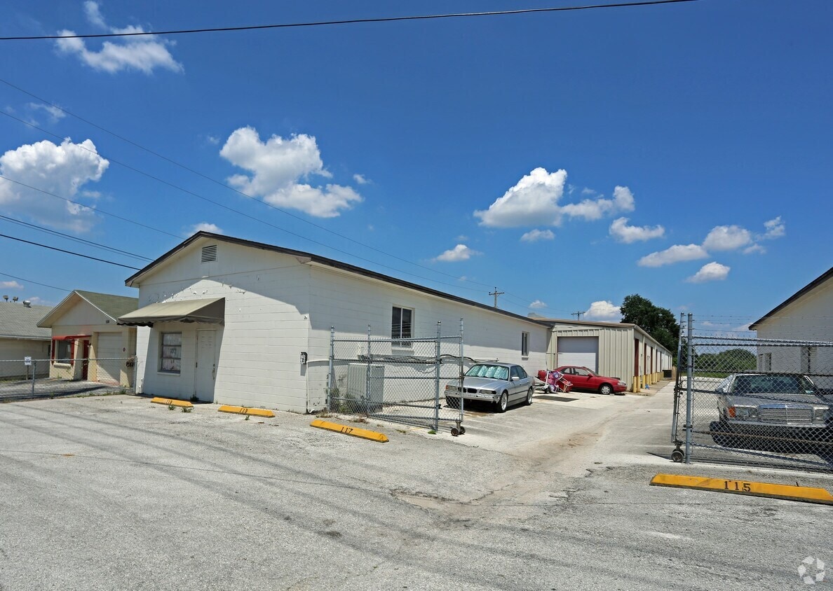 1602 Combee Rd, Lakeland, FL for lease Building Photo- Image 1 of 2