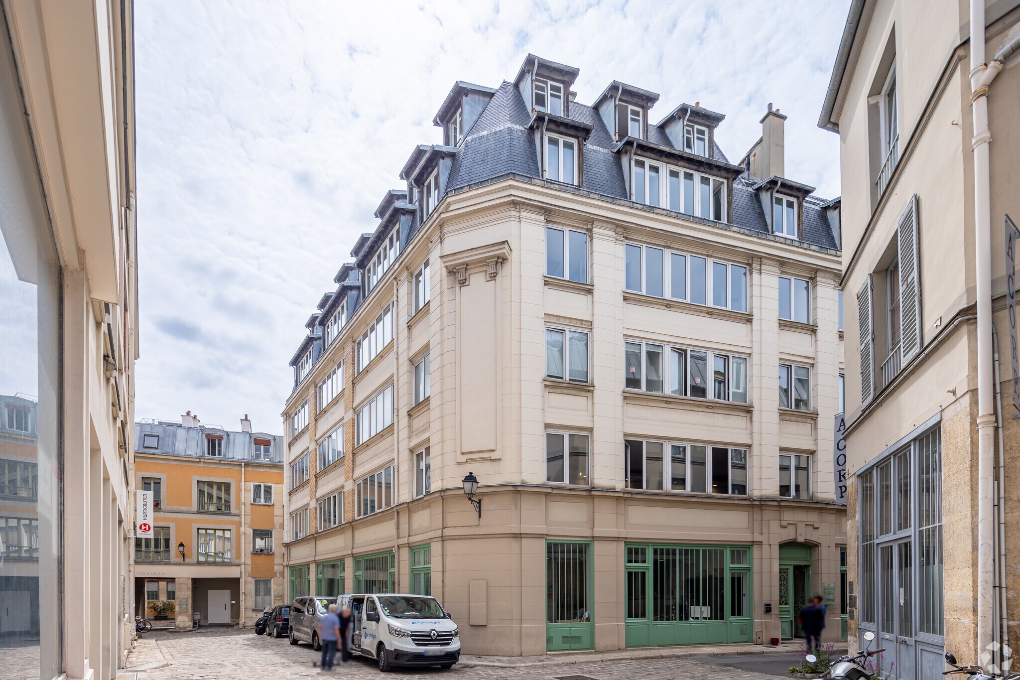 21 Rue Du Faubourg Saint-Antoine, Paris for lease Primary Photo- Image 1 of 5