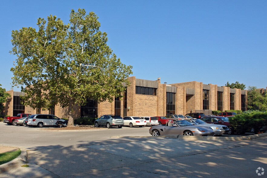3037 NW 63rd St, Oklahoma City, OK à louer - Photo du bâtiment - Image 3 de 7
