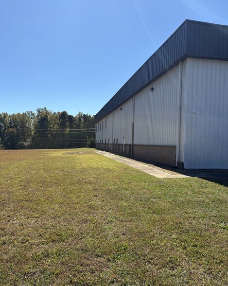 757 Oakridge Farm Hwy, Mooresville, NC for lease - Building Photo - Image 2 of 6