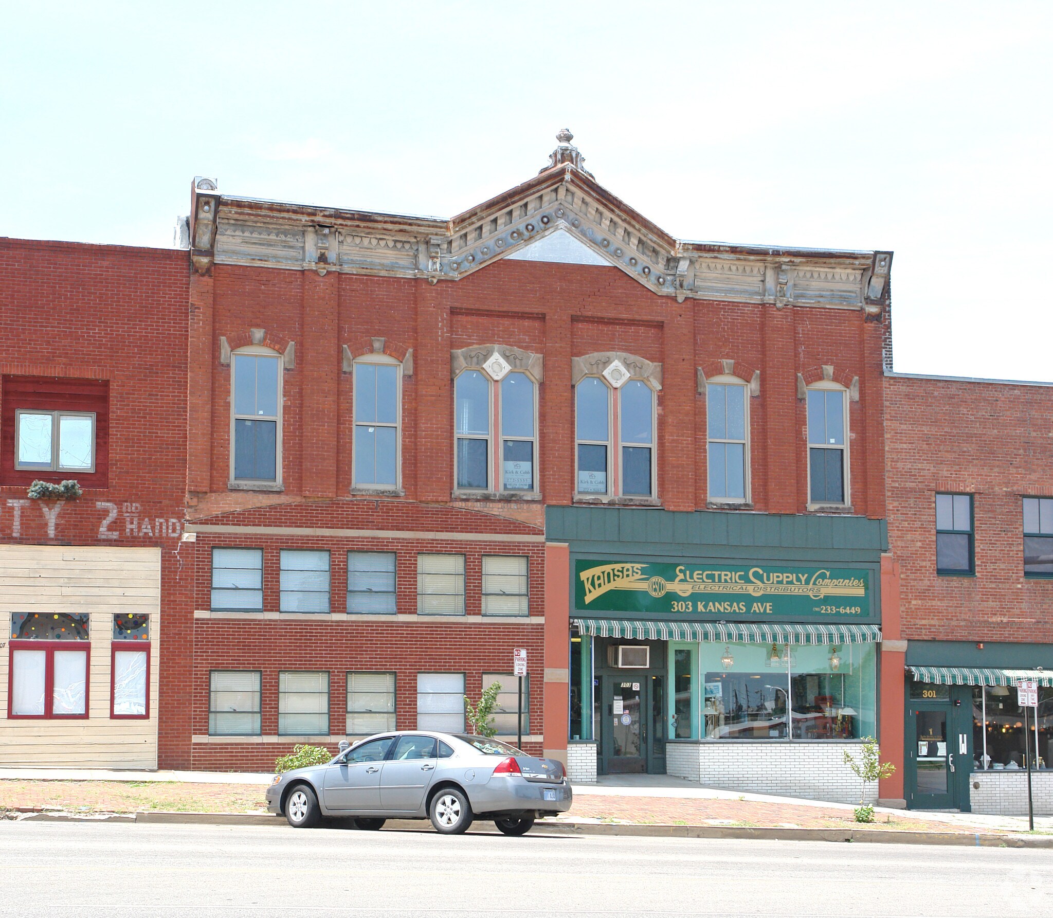 303 S Kansas Ave, Topeka, KS à louer Photo principale- Image 1 de 3