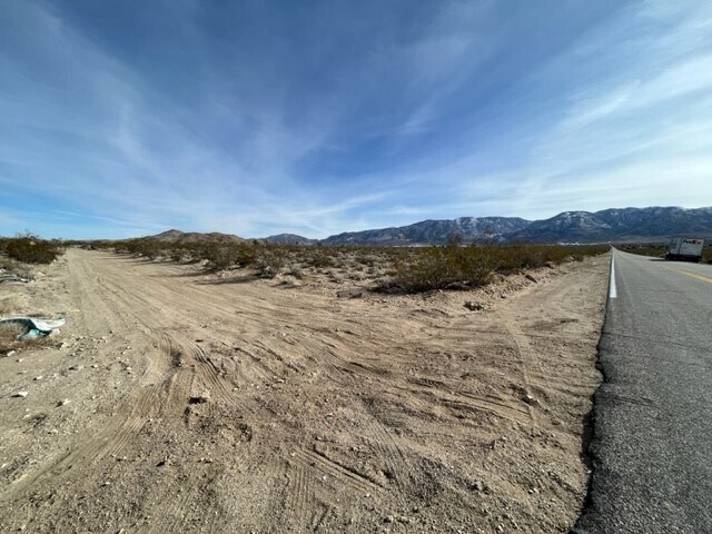 Crystal Creek Dr, Lucerne Valley, CA à vendre - Photo du bâtiment - Image 2 de 7