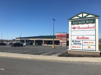 Plus de détails pour 21082 Pioneer Plaza Dr, Watertown, NY - Vente au détail à louer