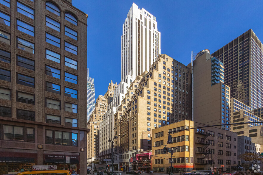 275 Madison Ave, New York, NY à louer - Photo du bâtiment - Image 1 de 4