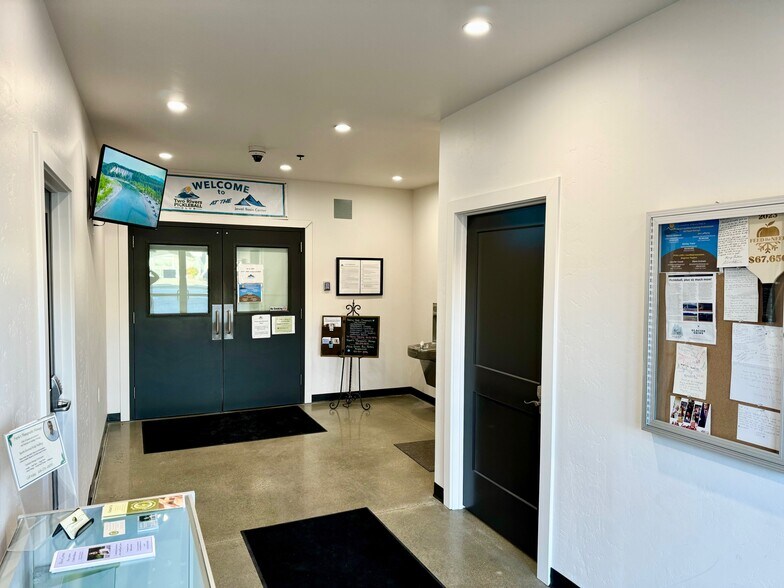 218 Sportsman Ln, Bigfork, MT à louer - Photo intérieure - Image 3 de 9