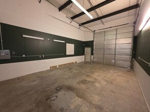 13909 Meridian Ave E, Puyallup, WA for lease Interior Photo- Image 1 of 4