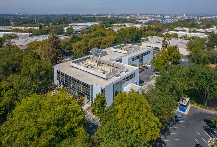 2160 Lundy Ave, San Jose, CA à louer - Photo du bâtiment - Image 2 de 4
