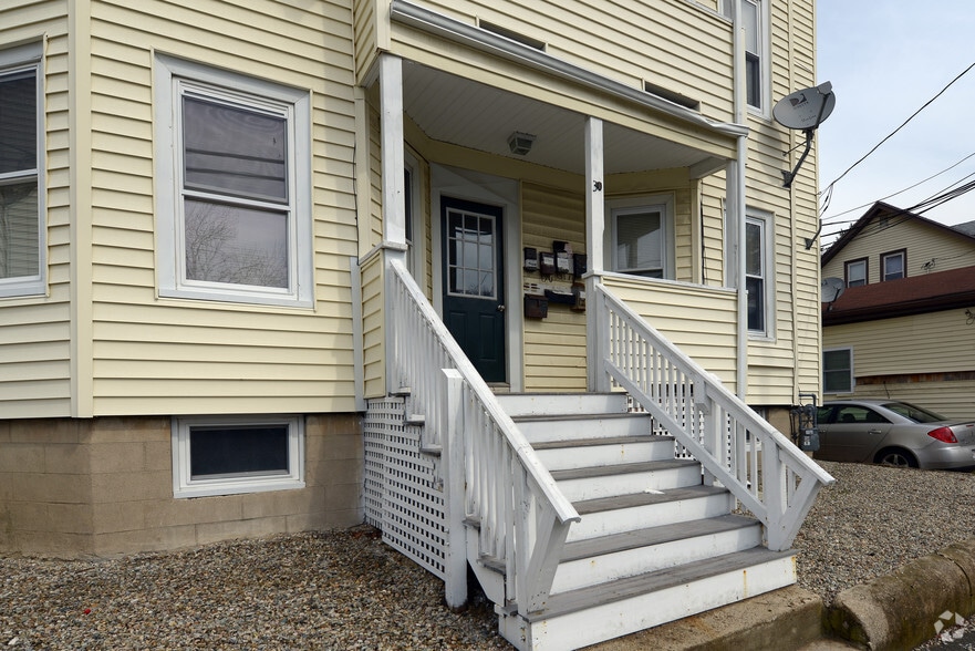 30 Bellevue Ave, Brockton, MA for sale - Building Photo - Image 3 of 5