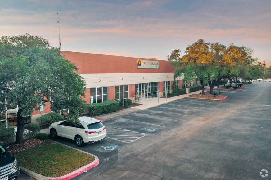 12460 Network Blvd, San Antonio, TX à louer - Photo principale - Image 1 de 8