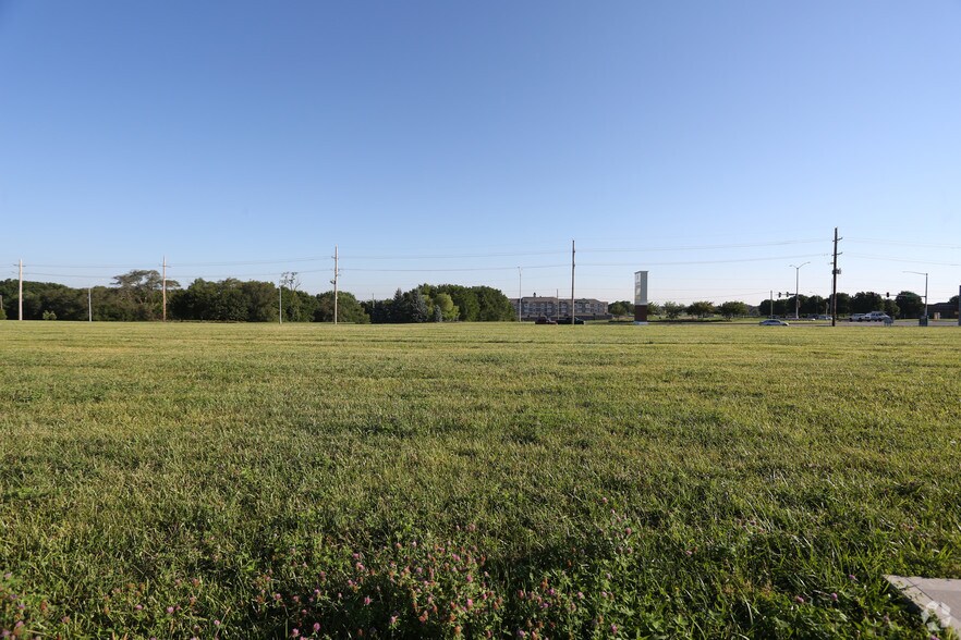 135th and Greenwood St, Olathe, KS à louer - Photo du bâtiment - Image 2 de 3