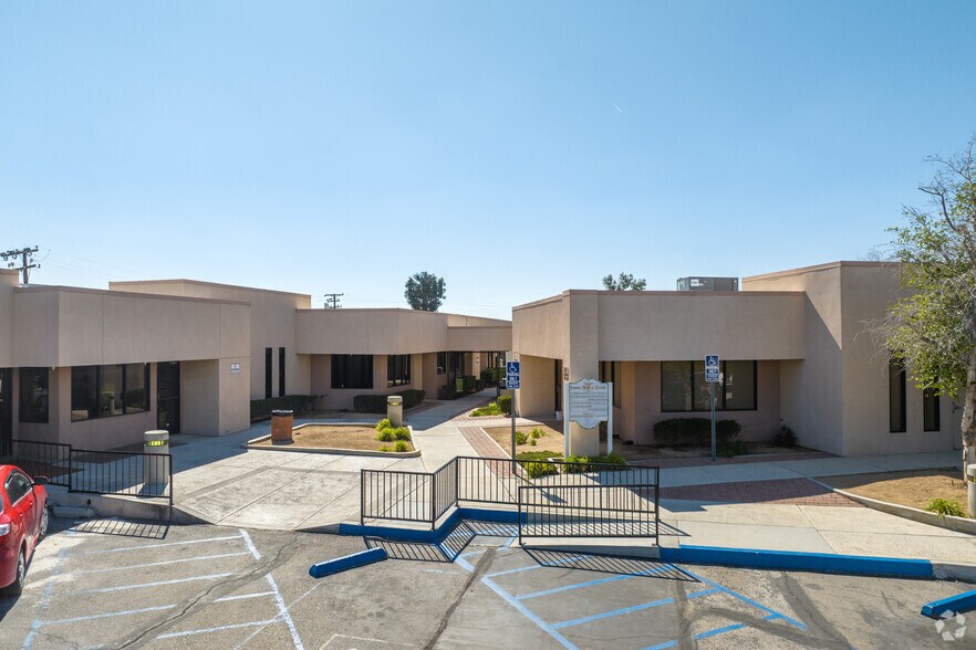 18523 Corwin Rd, Apple Valley, CA for lease - Building Photo - Image 2 of 7